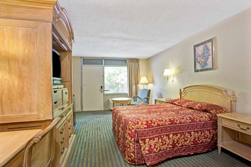 Red Roof Inn Fredericksburg North Δωμάτιο φωτογραφία