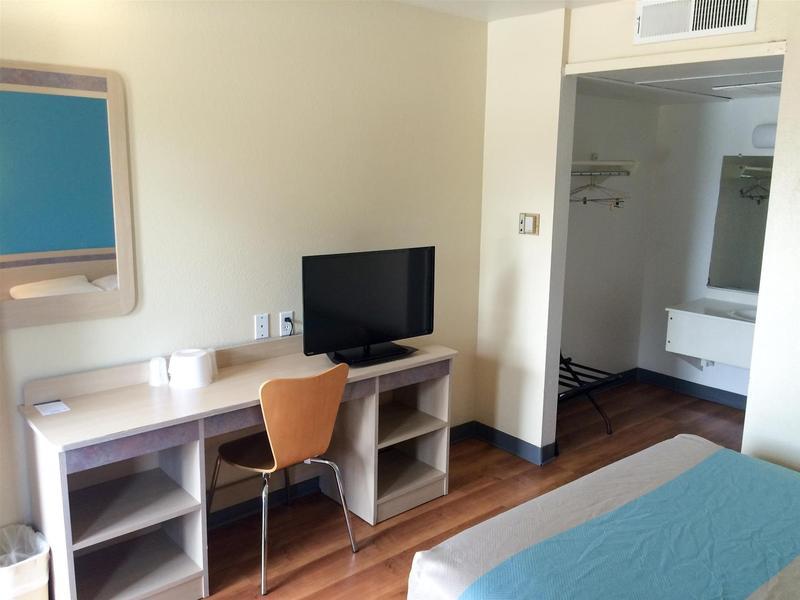 Red Roof Inn Fredericksburg North Εξωτερικό φωτογραφία