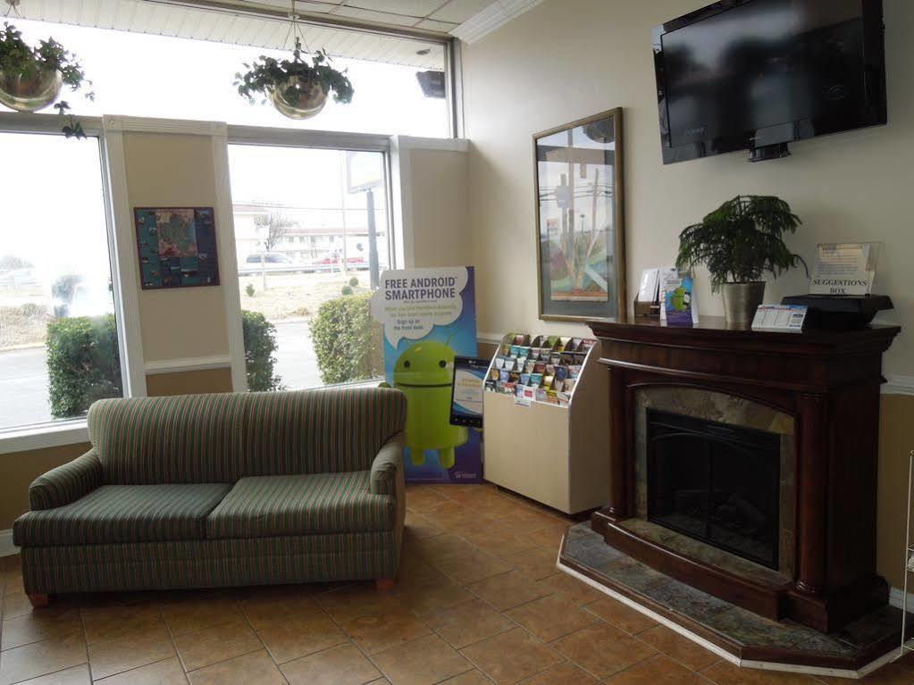 Red Roof Inn Fredericksburg North Εξωτερικό φωτογραφία
