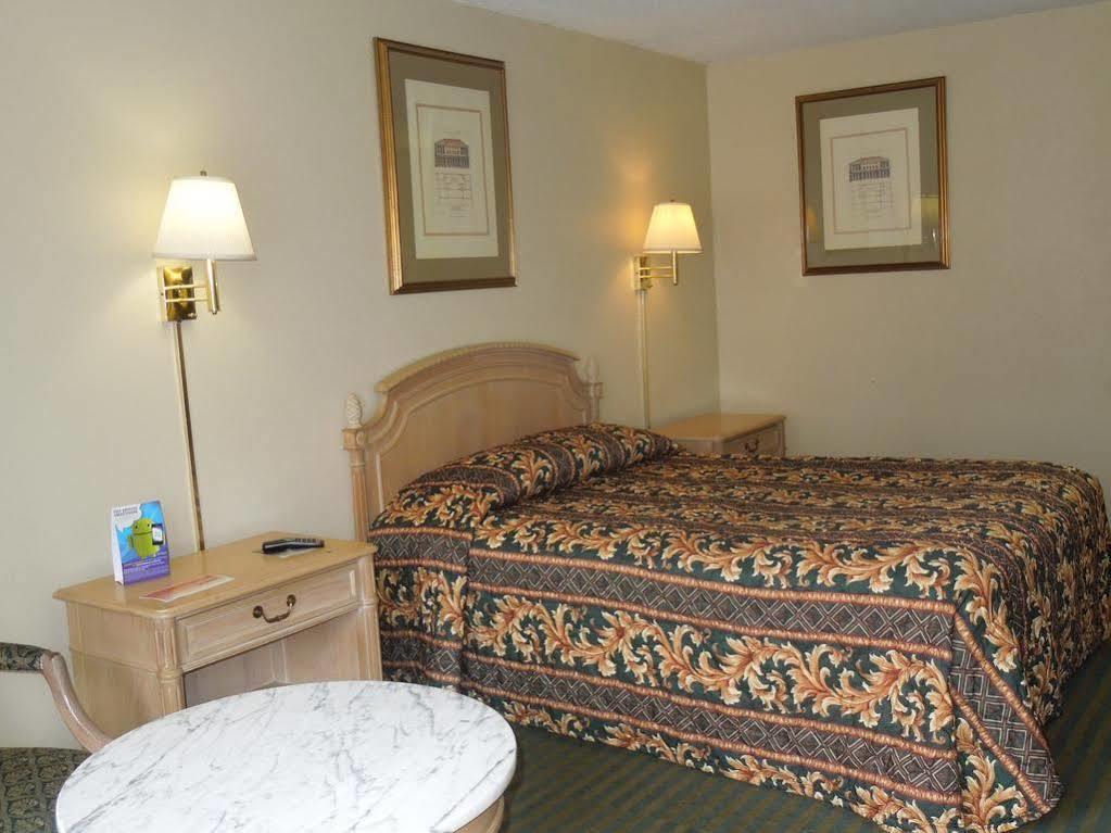 Red Roof Inn Fredericksburg North Εξωτερικό φωτογραφία