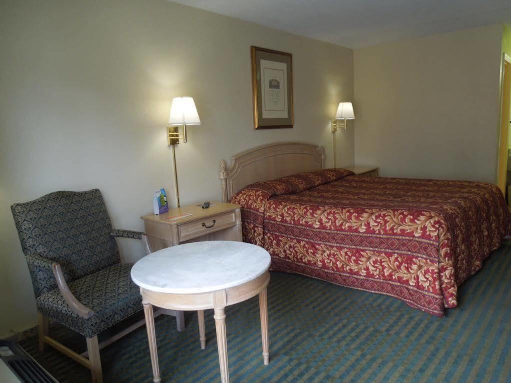 Red Roof Inn Fredericksburg North Εξωτερικό φωτογραφία